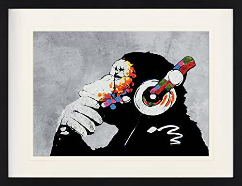 1art1 Streetart Poster Banksy AFFE mit Kopfhörern, Musik Gerahmtes Bild Mit Edlem Passepartout | Wand-Bilder | Im Bilderrahmen 80x60 cm