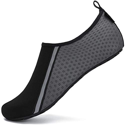 SAGUARO Chaussures de Plage pour Homme Femme Séchage Rapide Aquatiques Chaussettes Léger À l'aise Chaussons de Piscine Antidérapant Chaussures de Bain Piscine Grise 36/37 EU