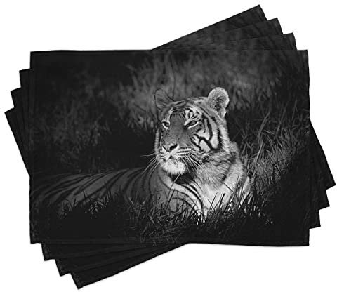 ABAKUHAUS Schwarz und weiß Platzmatten, Der Bengalischer Tiger Im Gras Afrika Savanne Monochrom Bild Druck, Waschbare Stoff Esszimmer Küche Tischdekorations Digitaldruck, Schwarz und Weiß