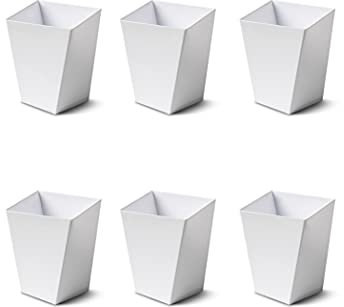 Ensemble composé de 30 coupelles hautes en plastique blanc - dimensions 4,1 x 4,1 x H 8,2 cm