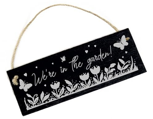 Dekolando We´re in the garden ! Schild Schiefer graviert Türschild Gartenschild Gartendeko Eingangstür Gartenarbeit Hinweisschild 22 x 8 cm