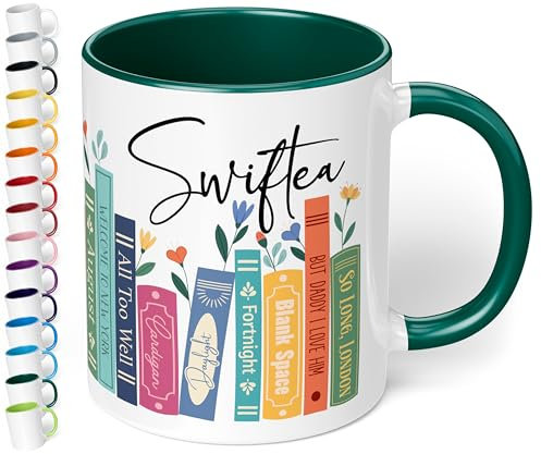 Geschenk für Musik-Fans: Kaffeetasse Bücherregal mit Best of Albums „Swiftea“ – Geschenkidee für Sänger- & Musikliebhaber - Keramik, ca. 330ml, Dunkelgrün