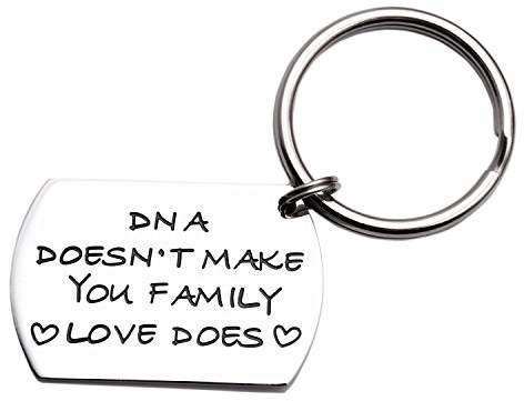 LParkin Stepdad Schlüsselanhänger Rostfreier Stahl Stepfather Geschenk DNA Doesn't Make You Family Love Does Geschenk für Stiefvater, Vatertagsgeschenk, Geburtstagsgeschenk