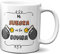 Planetacase - Taza para Suegras - Mi Suegra es la Bomba - Regalo Original Suegra - Cerámica 330 mL - Apta para Microondas y Lavavajillas, Diseño Suegra