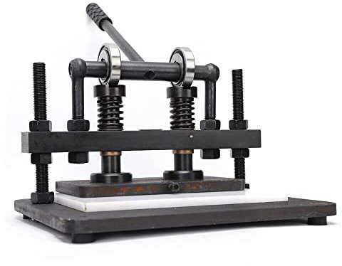 Manuelle Lederstanze Schneidemaschine 16mm Stahlplatte Prägung - Stahlpresse mit Hochmanganstahlplatte, 1,5 Tonnen Druck, Nylonunterlage für Stoffleder <300 mm Aufgabegröße, 25kg Gewicht