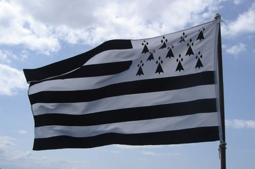 Drapeau Breton 1,99 euro / Neuf sous emballage / 145 cm X 90 cm