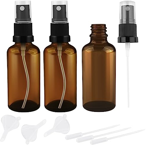 Oulesvte 3 pièce flacon pulvérisateur en Verre Ambré, 50 ml Bouteille Spray Verre Fine Rechargeables, Vaporisateur Flacon avec Entonnoir et Goutteurs, Portatif Flacon Spray Ambre pour La Famille