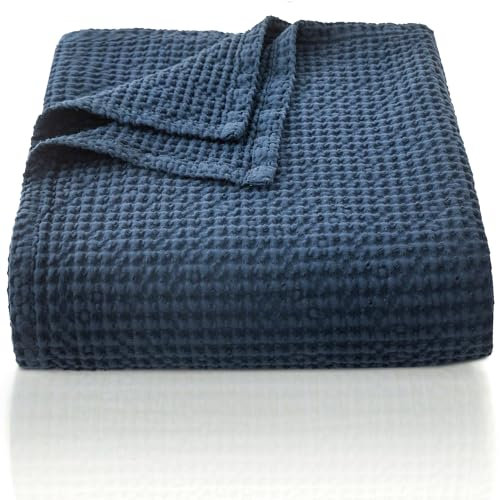 CHUFFED 100% Baumwolle Decke 220 x 240 cm, Weiche und Atmungsaktive Tagesdecke, Waffelmuster Leichte Decke als Sofadecke Couchdecke, Weich Kuschelige Wohndecke Wohnzimmer, Sofa Couch Navy