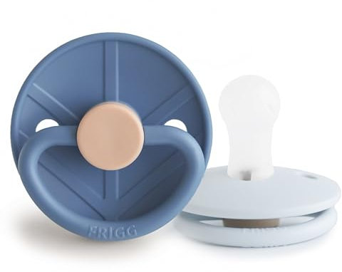 FRIGG Little Viking Silikon Schnuller | 2'er Packung | Silikon Sauger | BPA-Frei | Hergestellt in Dänemark | Symmetrischer Sauger in Kirschform | (Ocean View/Powder Blue, Größe 1 (0-6 Monate))