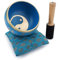 Ajuny Tibetisches Klangschalen Set – Handgefertigte Tai Chi Schnitzerei Meditation Messing Blau 4 Zoll mit Stab und Kissen für Yoga, Klang Chakra Heilung und Stressabbau Schale