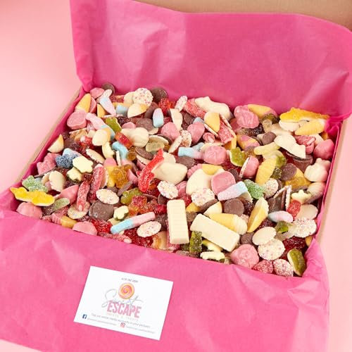 Random assorted pick and mix sweets and chocolate letter box gift. Fizzy and non fizzy sweet box inside a hamper gift box great for birthdays and all occasions.