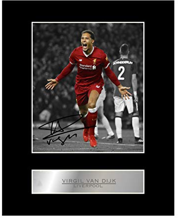 Iconic Pics - Signiertes Foto von Virgil Van Dijk, Liverpool mit Autogramm - Fotografie - Wandmontage - Wohnzimmer