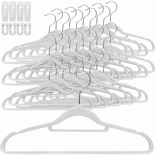 PEARL Kleiderbügel für Jacken: 30 rutschfeste Samt-Kleiderbügel, Clips, 4,5 kg Tragkraft, 41 cm, weiß (Rutschfestee, Verlängerungsclips, Schal)