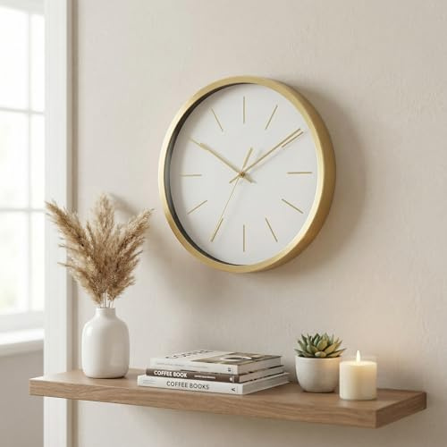 MIJOMA Wanduhr Ø 25 cm – leise Quarzuhr mit Aluminium-Rahmen in Gold – Moderne Wanduhr ohne Ticken für Wohnzimmer Küche Büro – skandinavisches Design (Weißes Zifferblatt)