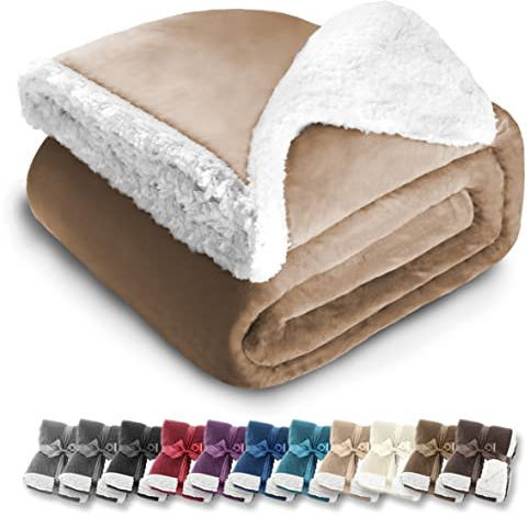 Gräfenstayn® Dicke Kuscheldecke flauschig & super weich - warme Sherpa-Fleecedecke in Lammfell-Optik als Wohndecke, Tagesdecke & Sofadecke - Überwurf Decke Sofa & Couch (Hellbraun 200x150)