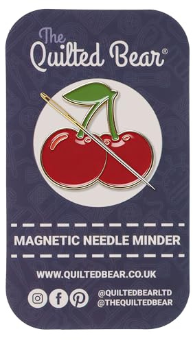 The Quilted Bear Needle Minder – Magnete per tenere gli aghi da cucito e da ricamo, aghi per punto croce al sicuro durante la cucitura di articoli per punto croce e forniture per ricamo (ciliegia)