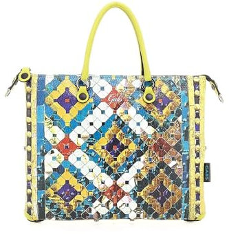 Gabs Ledertasche, die auf verschiedene Arten umwandelbar ist: Die flache Tasche wird zu einem Shopper, einer Topcase, einer Schulter und schließlich zu einem Rucksack! Mit Hauptreißverschluss und