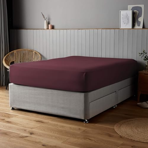 Silentnight Supersoft Natural Fitted Sheet - Cosy & Comfortable Delicate Touch - Luxurious Easy Care Microfibre with Elasticated Corners - Stylish & Modern Mattress Fitted Sheet, Berry, Single