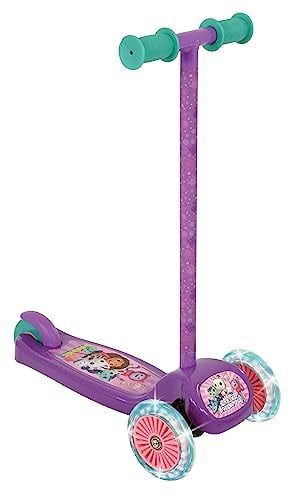 Gabby's Dollhouse 3-Rad Tilt 'n' Turn Scooter mit LED-Lichträdern – Offiziell lizenziert – lebendige Aufkleber – fesselndes Fahrerlebnis für Kinder ab 3 Jahren