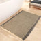 Mavicen Waffle Badteppich, 61 * 91cm Superabsorbierende Badematte rutschfest, Maschinenwaschbare Bequeme Badteppiche mit Quasten, Stilvolle Badematte Boho für Badezimmerboden (Dunkelgrau & Beige)
