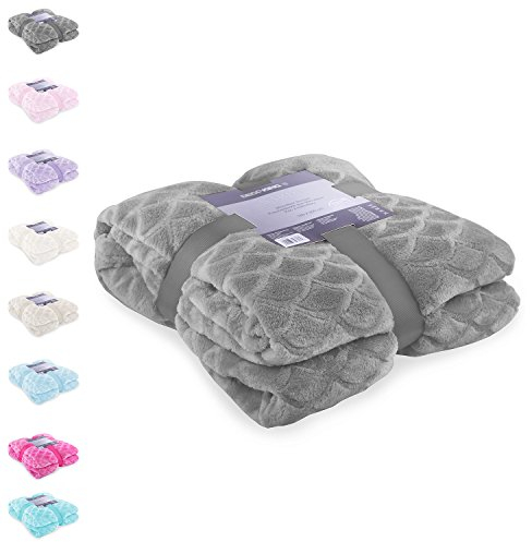 DecoKing Kuscheldecke 220x240 cm Stahl Tagesdecke Mikrofaserdecke Decke Fleecedecke kuschelig warm Fischschuppenmuster Fish grau Sardi