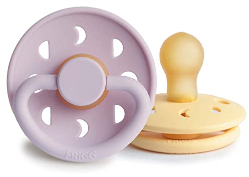 FRIGG Moon Phase Lot de 2 sucettes | Sucette en latex | Fabriqué au Danemark | Sans BPA | Tétine Cerise Symétrique | (Pale Daffodil/Soft Lilac, Taille 1 (0-6 Mois))