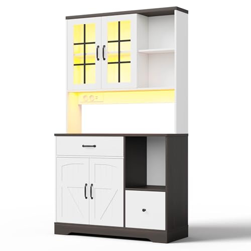 kowdom Küchenschrank im Scheunenstil Natur+Weiß 105x40x185 cm, Vintage-Aufbewahrungsschrank mit verstellbaren Böden, Schubladen, farbwechselnder LED & Steckdosen