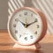 AYRELY® Réveil Matin analogique 4,5 – Réveil rétro en métal, Silencieux sans tic-tac, à Pile avec lumière Nocturne, pour Chambre, Bureau ou Table de Chevet (Rose)
