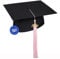 KEPI - Abschluss Hut, Doktorhut, Europäischer Hersteller, Graduation Hut im Universalgröße, Verstellbereich 54-61 cm, Quaste mit Datumsanhänger 2025, Abschlusshüte in 18 Farben - Rosa