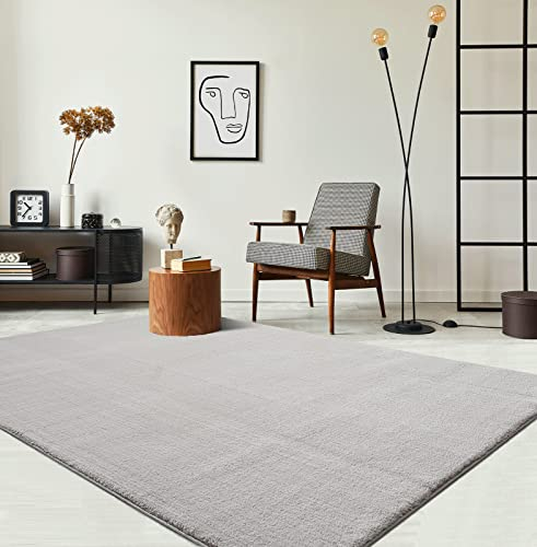 the carpet Relax Moderner Flauschiger Kurzflor Teppich, Anti-Rutsch Unterseite, Waschbar bis 30 Grad, Super Soft, Felloptik, Sand, 80 x 300 cm