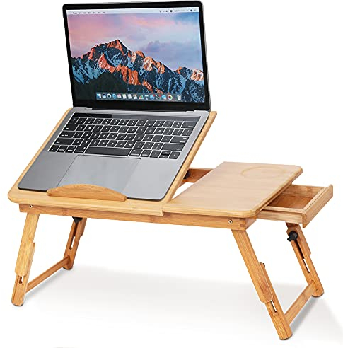 Tavolino da Letto per PC, Vassoio da Letto in bambù Pieghevole con Piano Inclinabile, Gambe Regolabili in Altezza, Fori di Raffreddamento, 50x30x20cm