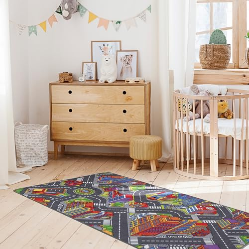 Primaflor Kinder-Teppich Big City 95 x 200 cm Interaktiver Straßenteppich mit Straßen & Gebäuden – Kindermatte für kreative Aktivitäten – Pflegeleicht, kurzflorig, Hochwertig CE & GUT geprüft