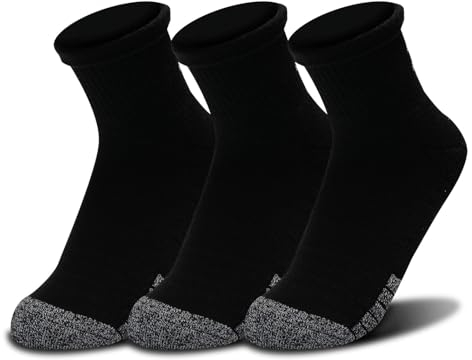 Under Armour Unisex UA Heatgear Quarter 3pk, Sportsocken mit kühlender, trocknender Technologie, Socken aus geruchshemmendem Material mit Fußgewölbestütze, Schwarz, M