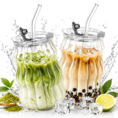 Xygobla 2Pcs Ribbed Iced Coffee Glasses with Lids and Straws, 530ml/18oz Wavy Glass Cups for Matcha Latte Cold Drinks & Smoothies