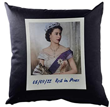 Urban Backwoods Queen Elizabeth Portrait II Kissen Dekokissen