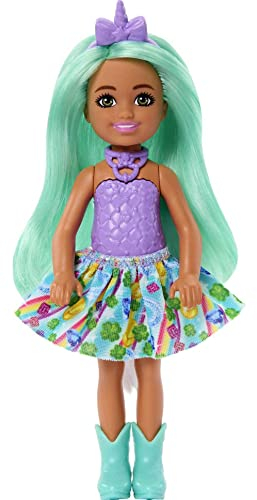 Barbie Dreamtopia Chelsea Unicorn Kleine Puppe mit abnehmbarem Schwanz, Horn-Stirnband-Zubehör & grünen Haaren, biegt sich an der Taille