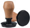 Normcore Espresso-Tamper V4, 58,5 mm, Espresso-Tamper mit Titan-PVD-Beschichtung, flacher Boden, 6,8 kg/11,3 kg/13,6 kg, Ersatzfedern, federbelasteter Tamper mit echtem Eichenholzgriff