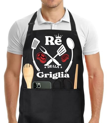 HEYOMI Grembiule da Barbecue Uomo 'RE DELLA GRIGLIA' - Divertente Grembiule Chef con 2 Tasche Impermeabile, Regolabile - Regalo Perfetto per Papà, Cuochi e Appassionati di BBQ