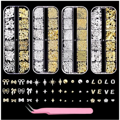 VVQWCY 4 Schachteln Nail Charms, 48 Typen Charms Nägel, Gold Silber Stern Schleifen Buchstabe Blumen Herzen Punktige Nageldekoration