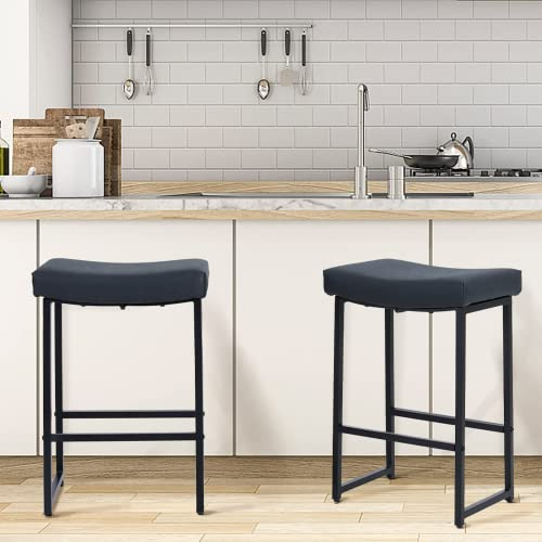 ALPHA HOME Modern Barhocker 2er Set Barstühle Ohne Lehne Barstuhl Thekenhocker Rückenfreier Sitzhocker mit Fußstütze 61cm Sitzhöhe aus PU Leather für Theke/Esszimmer/Café/Kücheninsel/Bar, Schwarz