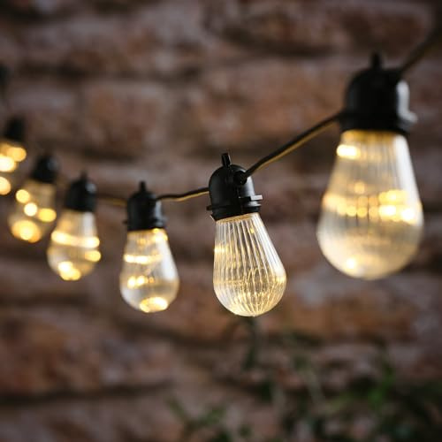Lights4fun Glühbirnen-Lichterkette mit geriffelten Glühbirnen | Warmweiße Mikro-LEDs | Batteriebetrieben mit Timer | Dekoration für Innen- und Außenbereiche | Länge 2,70 m