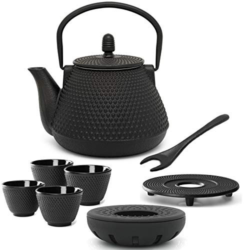 kleine asiatische gusseiserne Teekanne Set 0.8 Liter & Edelstahl Tee-Filter Sieb-Einsatz für losen Tee & Untersetzer & Teewärmer & Deckelheber & 4 Guss Teebecher