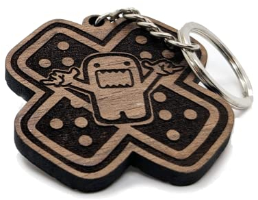 NoFame.Design | Tuning Schlüsselanhänger | Holz | Domo Pflaster | Vollholz | Glücksbringer | Geschenk | Anhänger | Auto | Oldtimer | Einzigartig | 2 varianten | TSA-20 (Ahorn Hell)