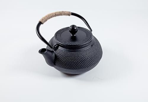 Treasy Cast Iron Teapot 850ml Japanese Style - Cast Iron Teapot with Stainless Steel Infuser - Black Iron Loose Tea Jug - Traditional Japanese Design