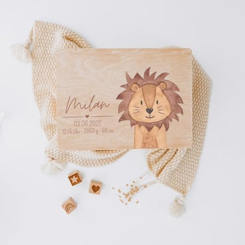 wunderwunsch® - Personalisierte Erinnerungsbox Baby mit Spezial-Druck - Baby Erinnerungsbox - Erinnerungskiste aus Holz - Geschenk zur Geburt (Löwe, M-Klappdeckel)
