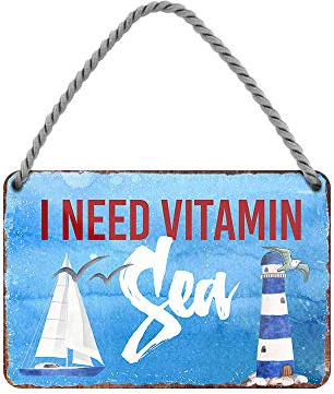 I Need Vitamin Sea Hängeschild - Metallschild mit Kordel und Saugnapf - Maritime Deko für Strandkorb Bad Garten Balkon Terrasse Eingang Lieblingsplatz Arbeitsplatz Büro Boot - 18x12cm