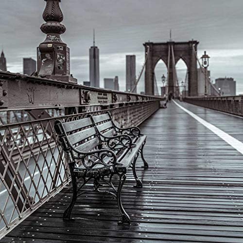Leinwandrahmen mit amerikanischer Box, leere Bank auf dem Fußgängerweg der Brooklyn Bridge, New York Frank Assaf – Naturquadratisch, Kunstdruck, Architekturbank, 45,7 x 45,7 cm