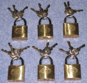 Lot de 6 cadenas en laiton à clés identiques 38 mm Code 264 K.A.