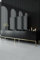 Dmora - Fernsehschrank Regulus, Ständer für Wohnzimmerfernseher, Niedriges Wohnzimmer-Sideboard, TV-Ständerbasis, 180x30h47 cm, Schwarz und Gold
