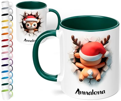 True Statements 3d Weihnachtstasse mit Namen für Kinder personalisiert „Rentier mit roter Mütze“ 330ml Keramik Tasse Mädchen Junge – Geschenk zu Weihnachten (Dunkelgrün)